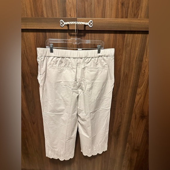 NWOT Ruby Rd. Scallop Hem Pants, Size 16 - Picture 3 of 4